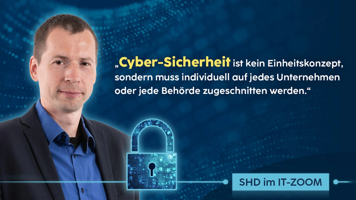 Ein Mann spricht über maßgeschneiderte Cyber-Sicherheit, präsentiert von SHD im IT-ZOOM Kontext.