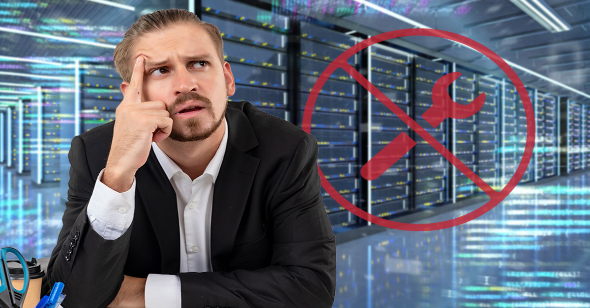 Ein IT-Mitarbeiter im Anzug stützt sich auf seinen Schreibtisch und überlegt. Im Hintergrund befindet sich ein Server-Raum, der von einem durchgestrichenen Service-Symbol verdeckt wird.