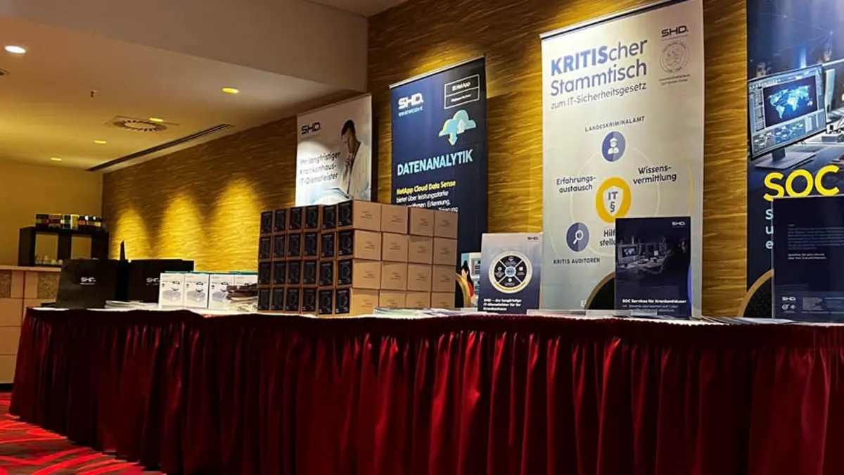 Messetische mit Flyern, Give-aways und Roll-ups zeigen SHD zu Gast beim VKD-Jubiläum