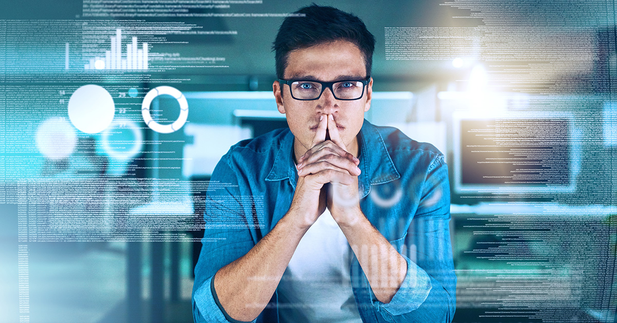 Ein IT-Security-Experte schaut ernst nach vorn und überlegt. Er ist von einem Datengitter umgeben und beide Zeigefinger hat er vor seinem Gesicht.