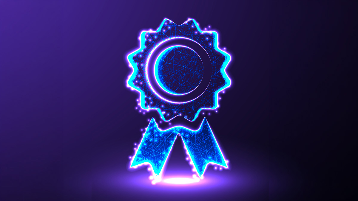 Stilisierte digitale Plakette mit Schleife als Symbol für Qualität und Auszeichnung im Bereich Cybersicherheit.