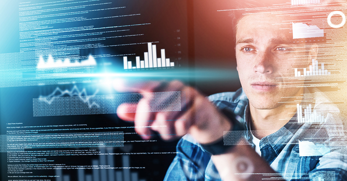 Ein Mitarbeiter der IT-Security von SHD schaut kritisch auf zahlreiche Daten und Statistiken vor sich.