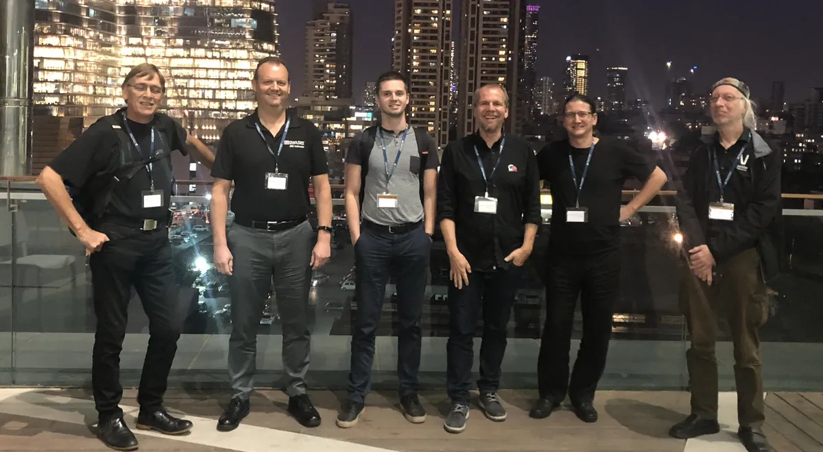 Die Gewinner von Checkmates auf dem Dach der Zentrale von Checkpoint inklusive SHD Mitarbeiter