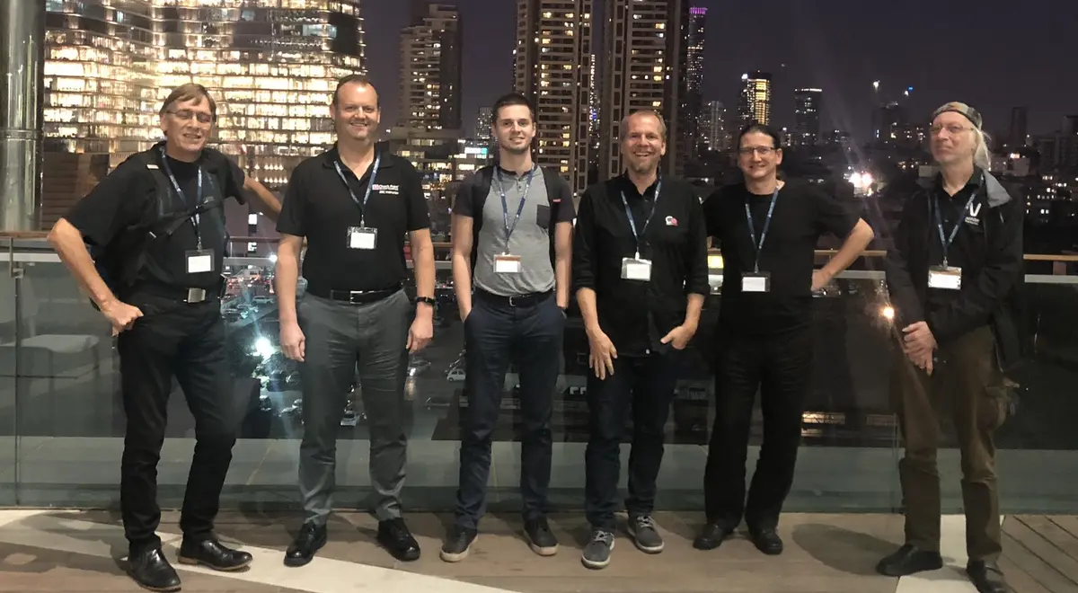 Die Gewinner von Checkmates auf dem Dach der Zentrale von Checkpoint inklusive SHD Mitarbeiter