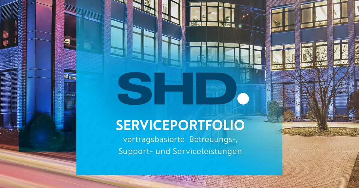 Bunt beleuchtete Fassade der SHD Geschäftsstelle in Dresden mit Texthinweis auf das SHD Serviceportfolio