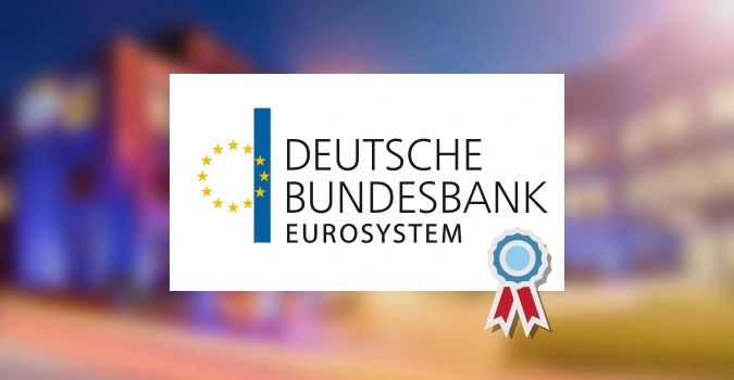 Logo mit Siegel vom Eurosystem der Deutschen Bundesbank vor der Geschäftsstelle SHD Dresden