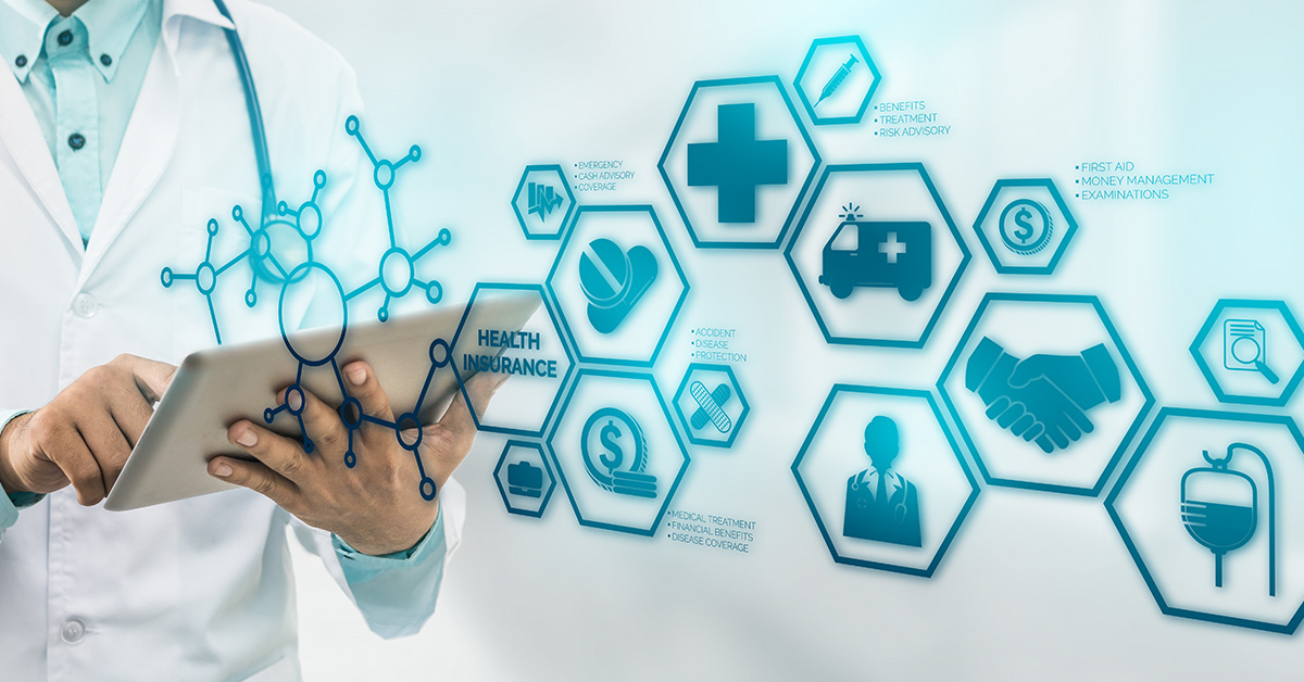 Ein Arzt im weißen Kittel arbeitet an einem Tablet, umgeben von Icons und Begriffen aus dem KRITIS-Umfeld.